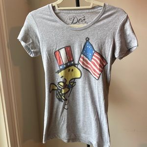 Doe American Flag PEANUTS Woodstock America T-Shirt
